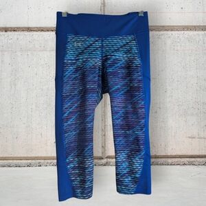 EUC Under Armour Blue Patterned Athletic Capri Leggings Size Medium